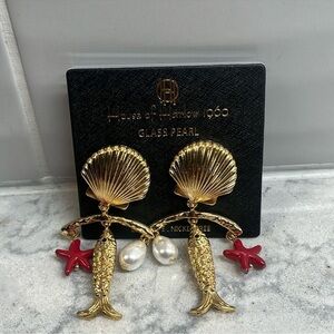 House of Harlow 1960 Gold Shell and Fish Earrings with Red Starfish